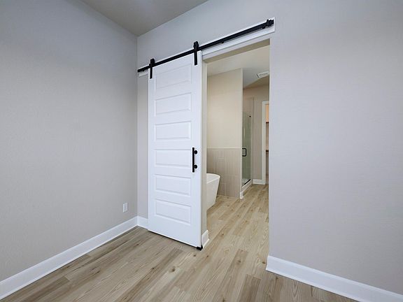 5th image of 1915 June Lake Ln