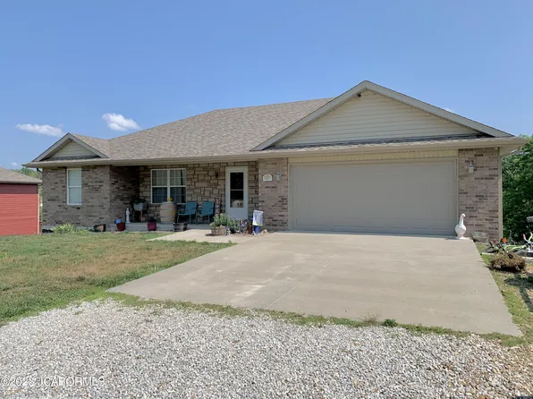 9915 Lakeview Dr, Eugene, MO 65032