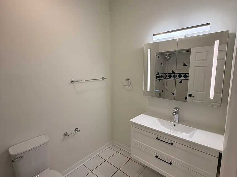 2108 W Division St #2F — Photo 6