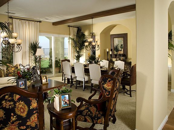 dining room of model hom