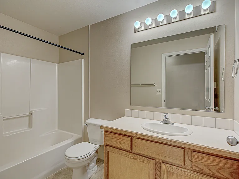 River Walk Apartments — Photo 35