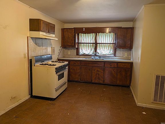 5th image of 617 W Oak St