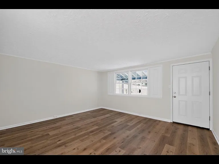 911 Imperial Ct — Photo 6