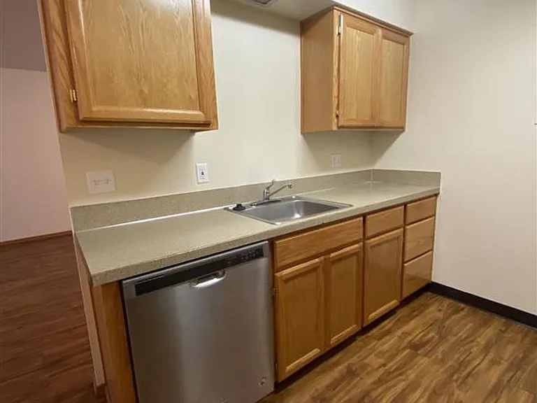 Laura Lane Apartments — Photo 3