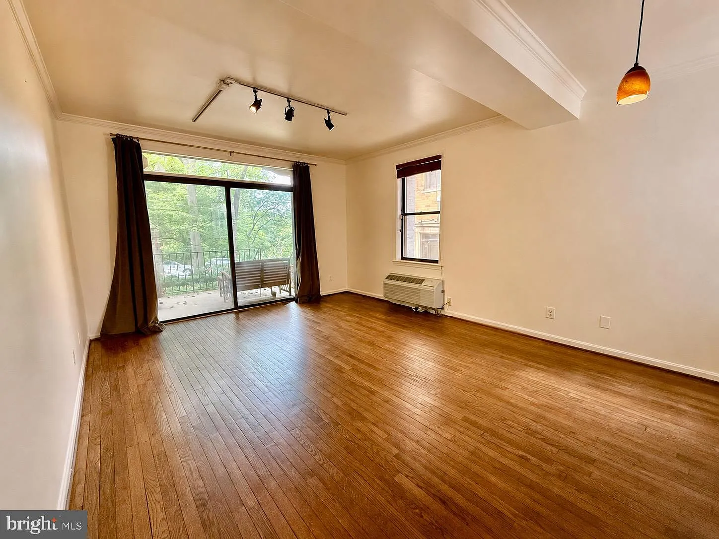 Kilpen House Condominium — Photo 3