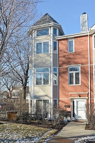 1st image of 2563 N Greenview Ave