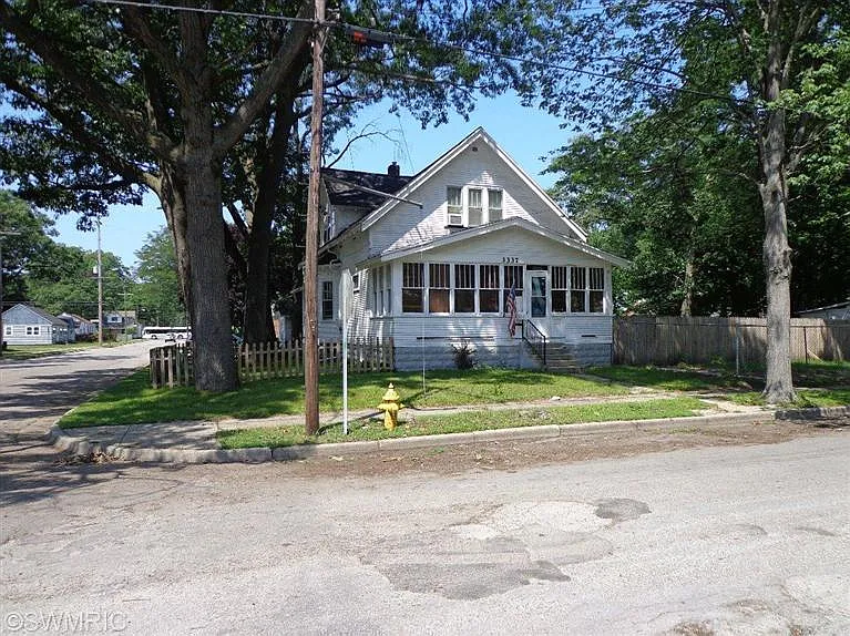 3337 Jefferson St photo 1