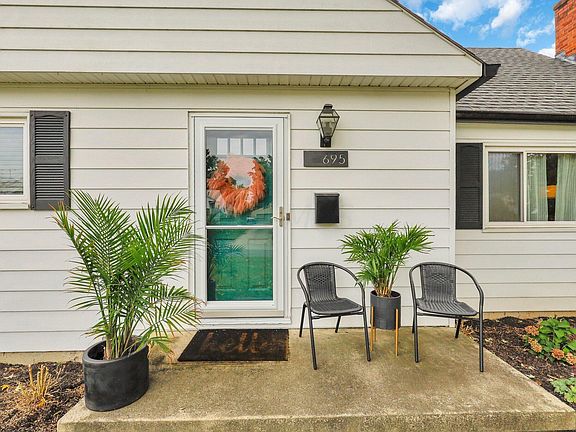 2nd image of 695 Island Ct
