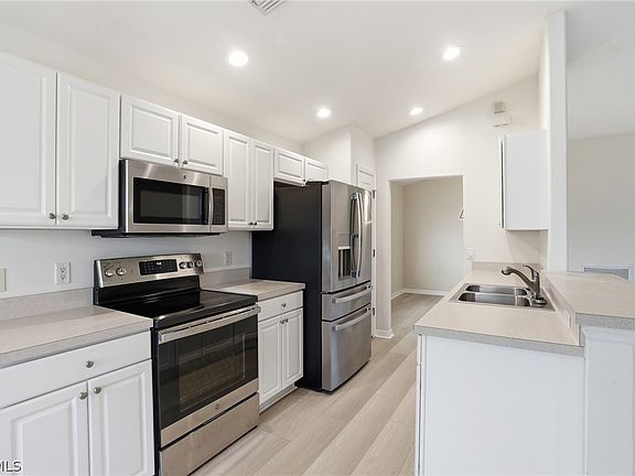 2nd image of 10055 Oakhurst Way