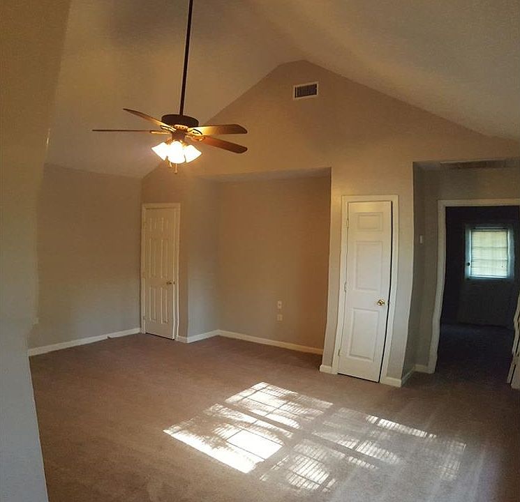 5260 Main St, Millbrook, AL 36054 Zillow