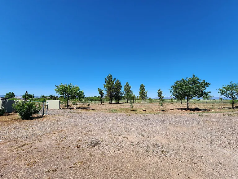 1050 W Rochin Rd — Photo 57