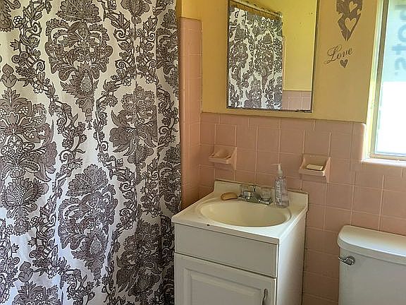 2nd image of 6015 Deming Ave