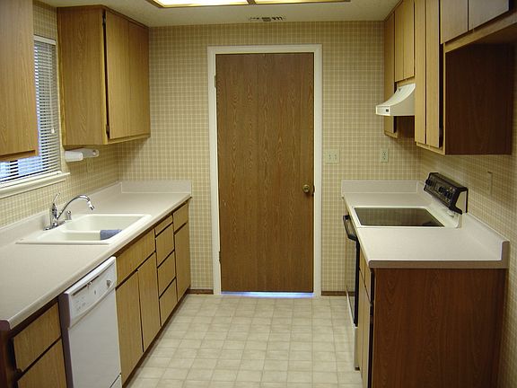4th image of 1395 Colfax Pl