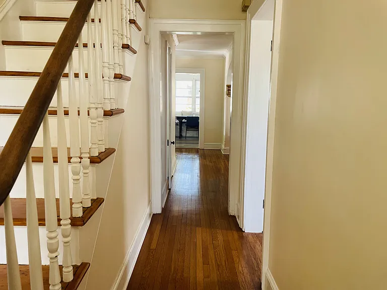 12 Parrott St — Photo 8