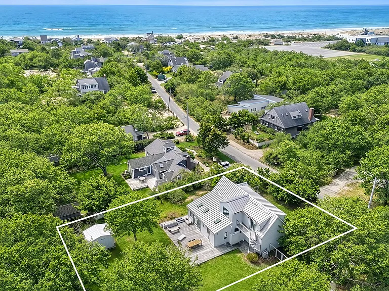 43 Beach Ave — Photo 2