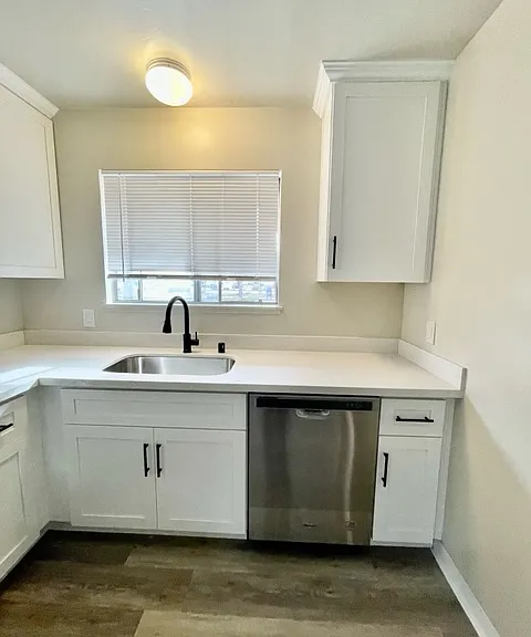 1081 Lakedale Way — Photo 3