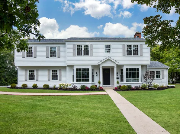 2348 Ash Ln, Northbrook, IL 60062