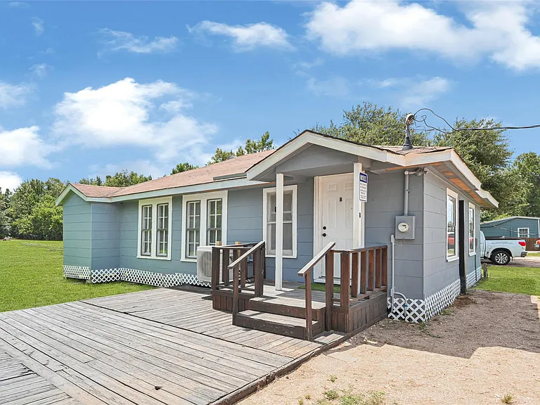 4568 Dunnam Rd #B — Photo 2