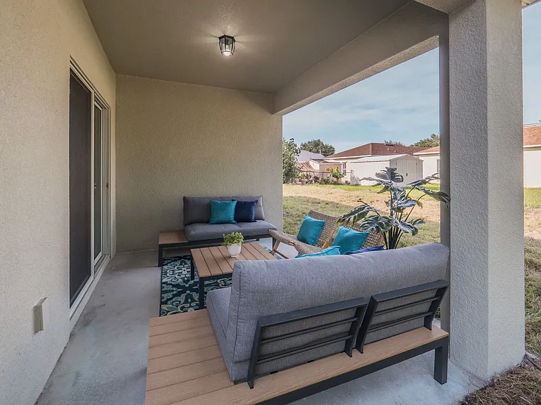 820 NE 7th Pl — Photo 27