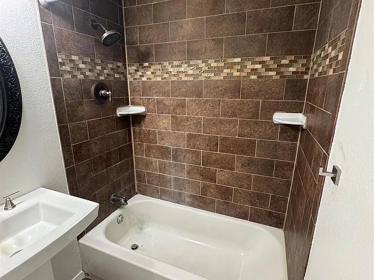 935 Creager St — Photo 13