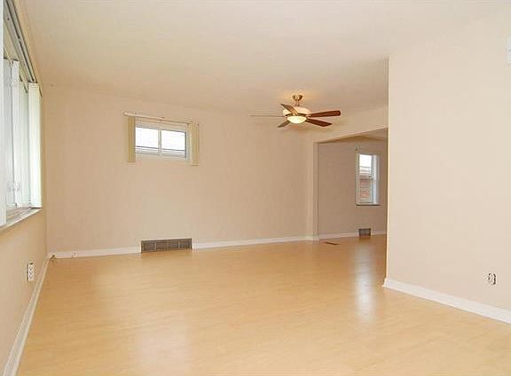 3rd image of 6813 Lansdowne Ave