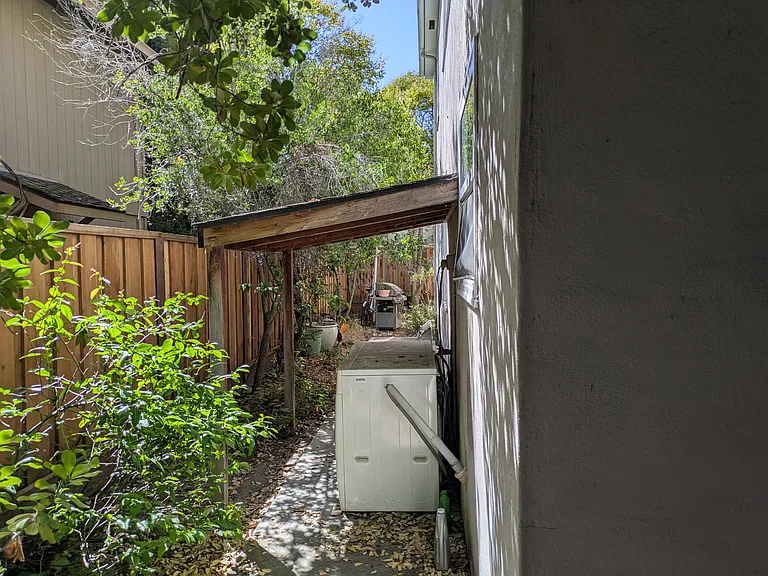 2390 Williams St #4 — Photo 44