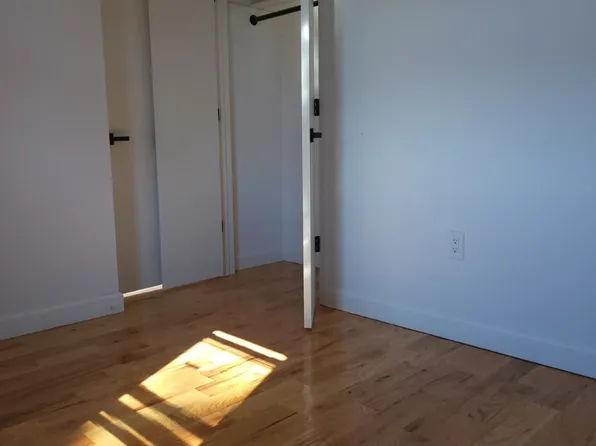 225-06 Mentone Avenue image 11 of 23