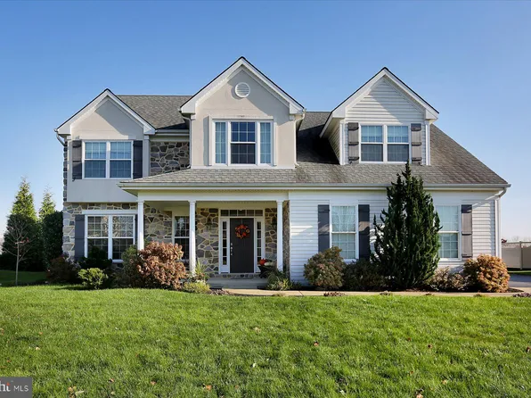208 Greenhedge Dr, Lancaster, PA 17603