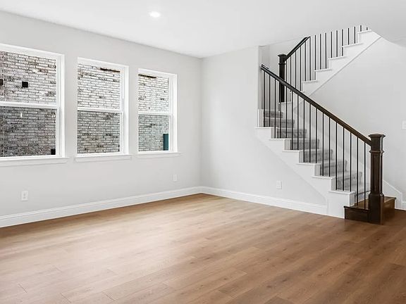 3rd image of 1712 Goldenrod Dr