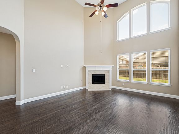 2nd image of 2449 Kingsgate Dr