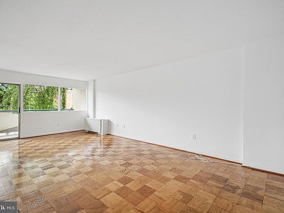 4th image of 4720 Chevy Chase Dr APT 201