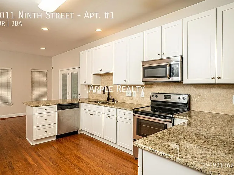 1011 9th St #1 — Photo 7