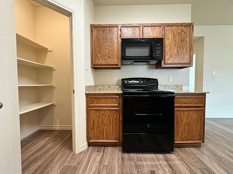 906 Childress Dr — Photo 10