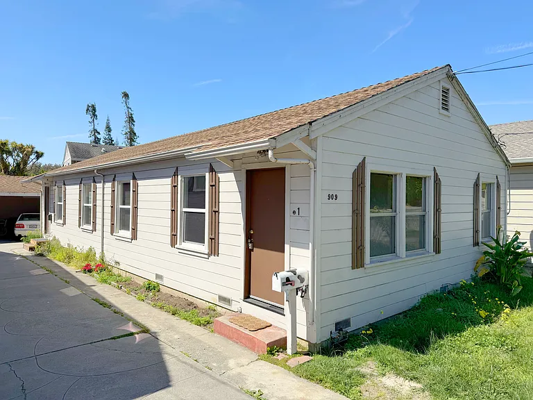 909 Laurel St #1 — Photo 1