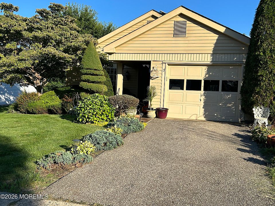 1st image of 7 Reigate Lane