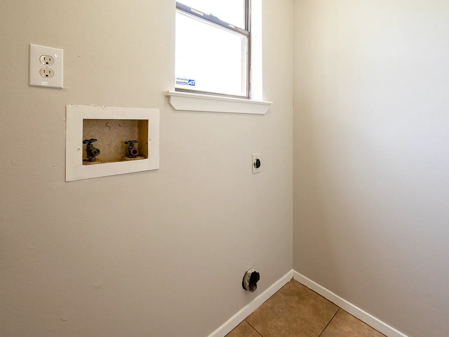 2 bed, 1.5 bath, 1020 sqft, $900 — Photo 4