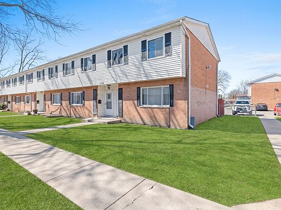 3rd image of 1358 Monomoy St APT A