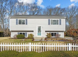 39 Saundra Dr, Westerly, RI 02891