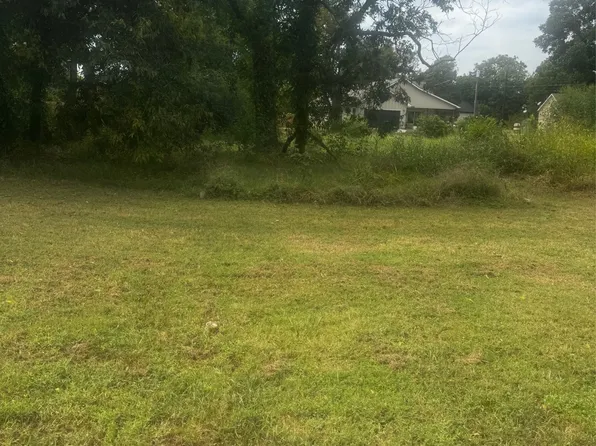 105 S Brazos Ave, Cleburne, TX 76031