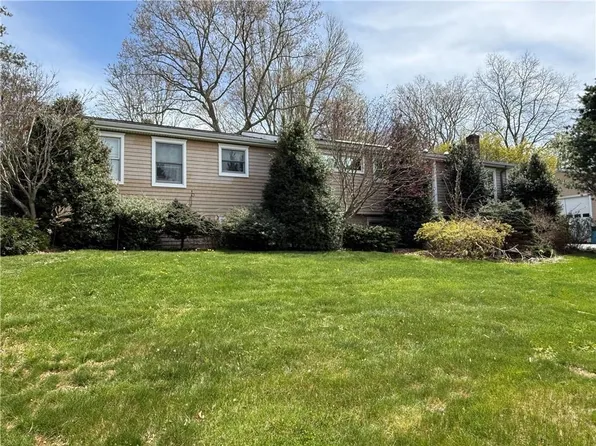 1 Edgewood Ave, Ashaway, RI 02804