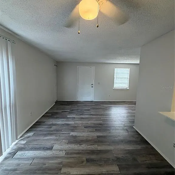 4911 Silver Oaks Vlg #F — Photo 2