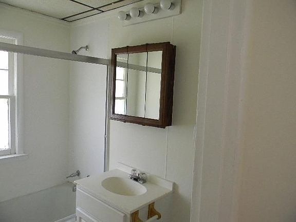 4th image of 4044 Annapolis Ave