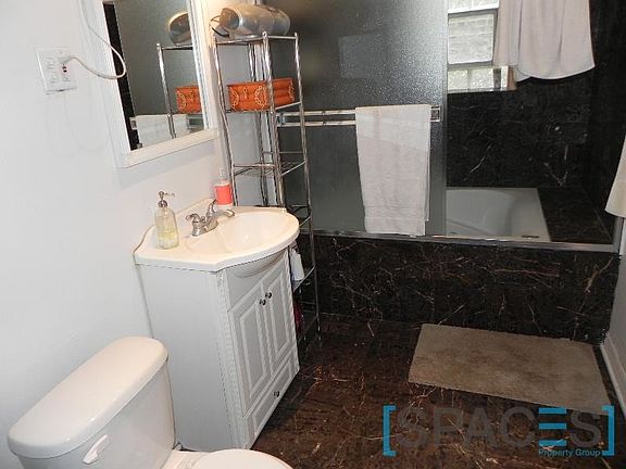 4th image of 1430 W Argyle St #1