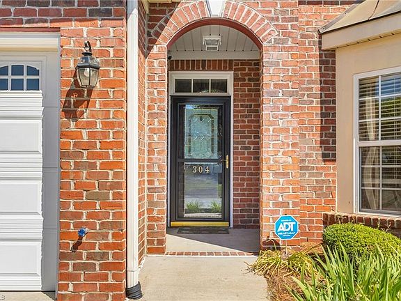 4th image of 304 Cat Tail Ln