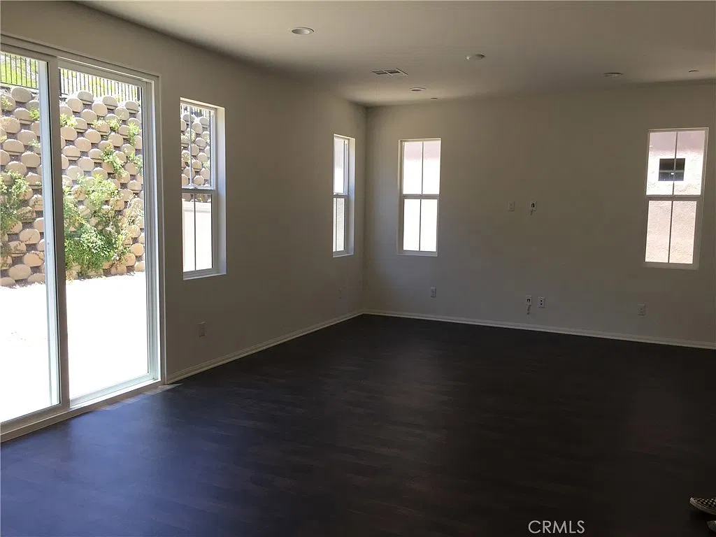4 bed, 2014 sqft, $3,250 — Photo 3
