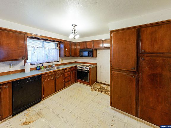 5th image of 5479 Kalmia Dr NE