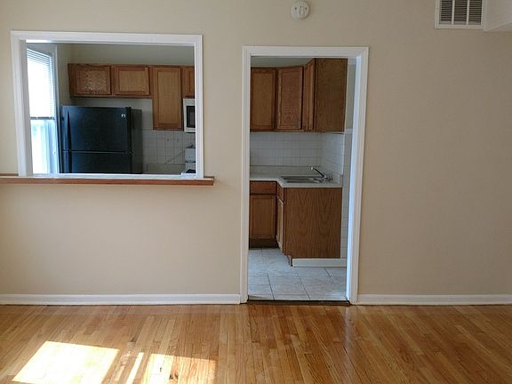 4th image of 4155 W Henderson St APT 1E