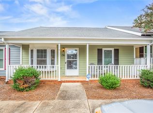 814 Guilford College Rd APT 136, Greensboro, NC 27409