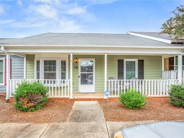 814 Guilford College Rd APT 136, Greensboro, NC 27409