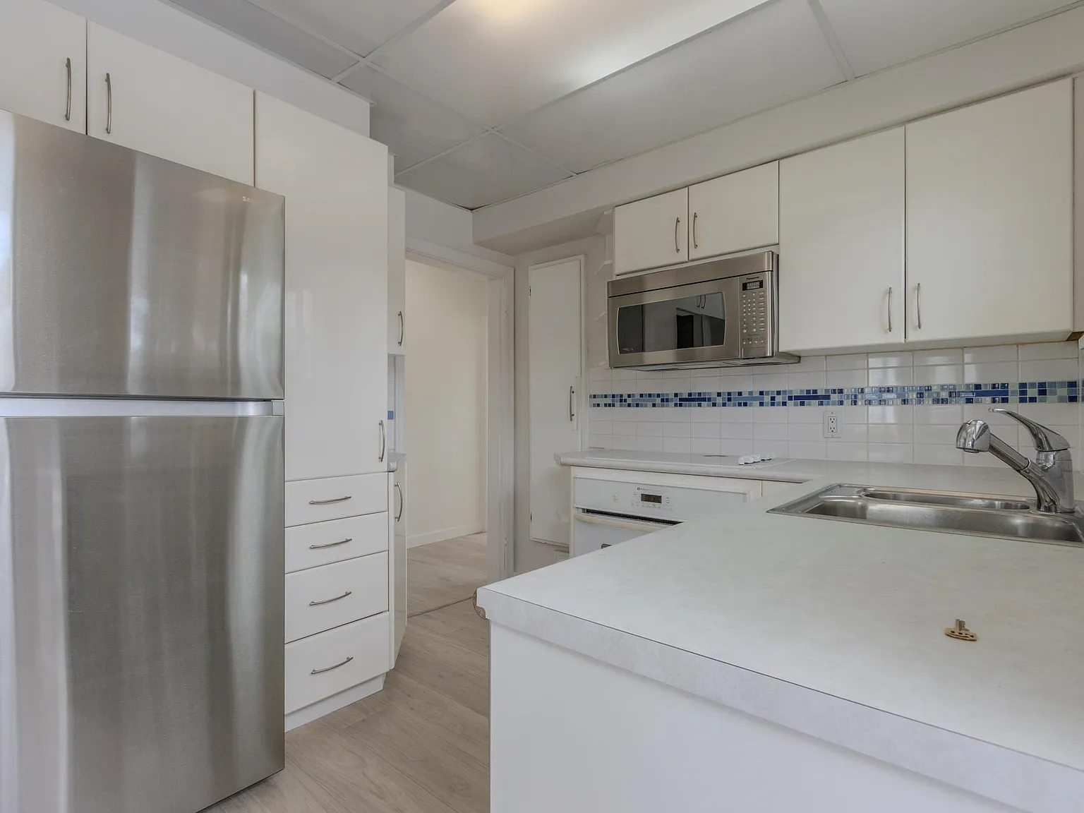 2 bed, 875 sqft, $3,400 — Photo 3
